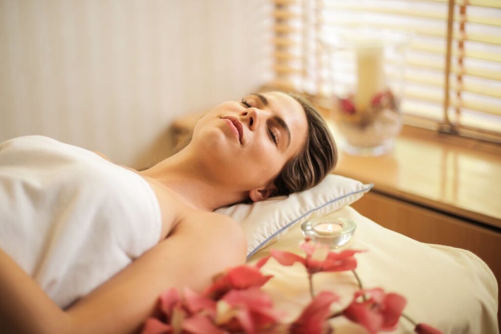 Frau Wellness Entspannung TCM Grundlagen erklärt – Traditionelle Chinesische Medizin verstehen