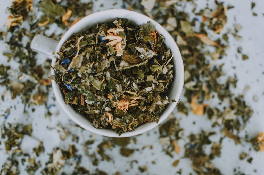 getrocknete Kräuter TCM Medizin – Die Heilkraft der Kräuter